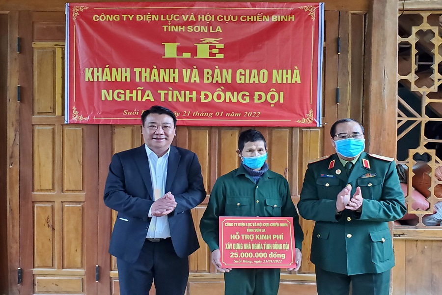 Trao Nhà nghĩa tình đồng đội cho hộ nghèo khó khăn ở Sơn La